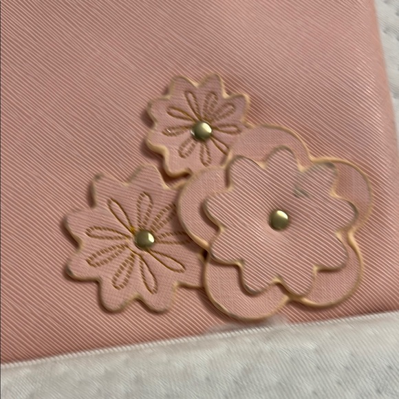 Pink Floral Wristlet Clutch 3D flower design - Picture 2 of 6